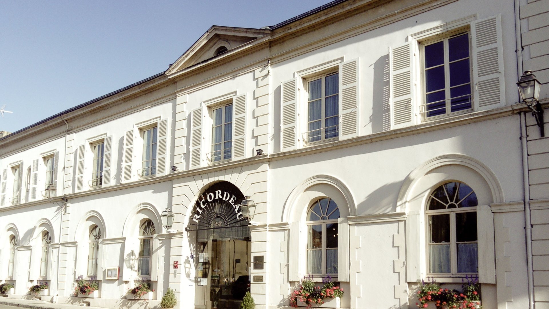 Hôtel-Restaurant Ricordeau, rue de la Libération, 72540 Loué